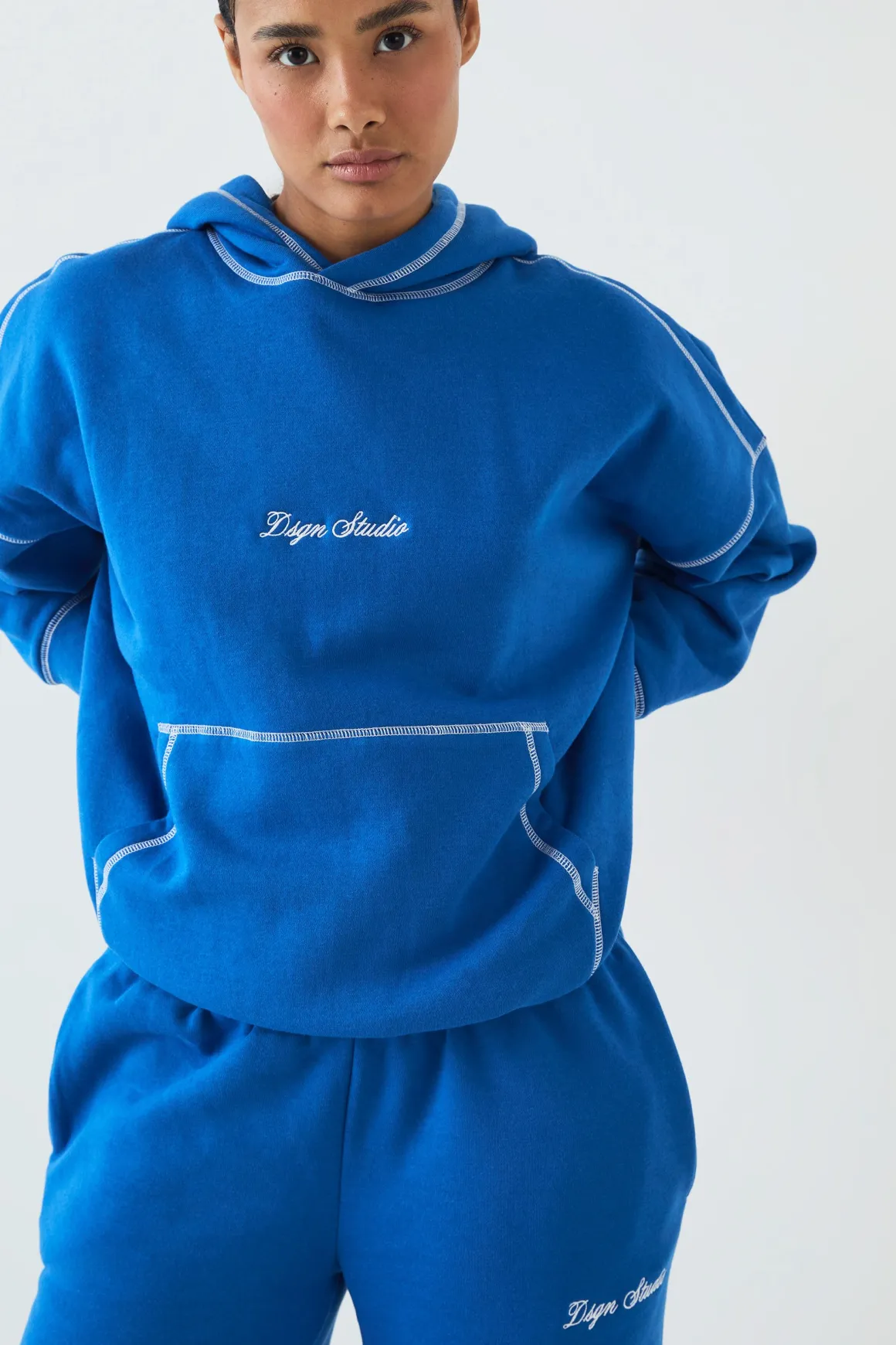 Ensemble De Survêtement À Casynthétiqueche Avec Surpiqûres Contrastantes Dsgn Studio Script