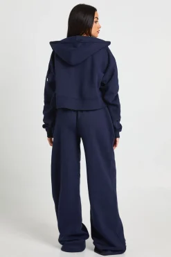 boohoo Ensemble De Survêtement À Casynthétiqueche 3 Pièces Avec Haut Court À Ourlet Profond Pour Grandes Tailles<Femme Survêtements|Survêtements