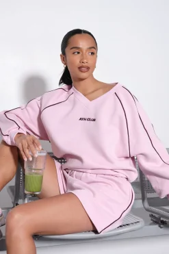 boohoo Ensemble De Survêtement Court Brodé Ath Club À Col En V Avec Passepoil<Femme Survêtements|Survêtements