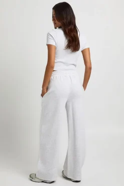 Ensemble De Survêtement Côtelé Avec Haut Court Zippé À Manches Courtes Et Pantalon De Jogging