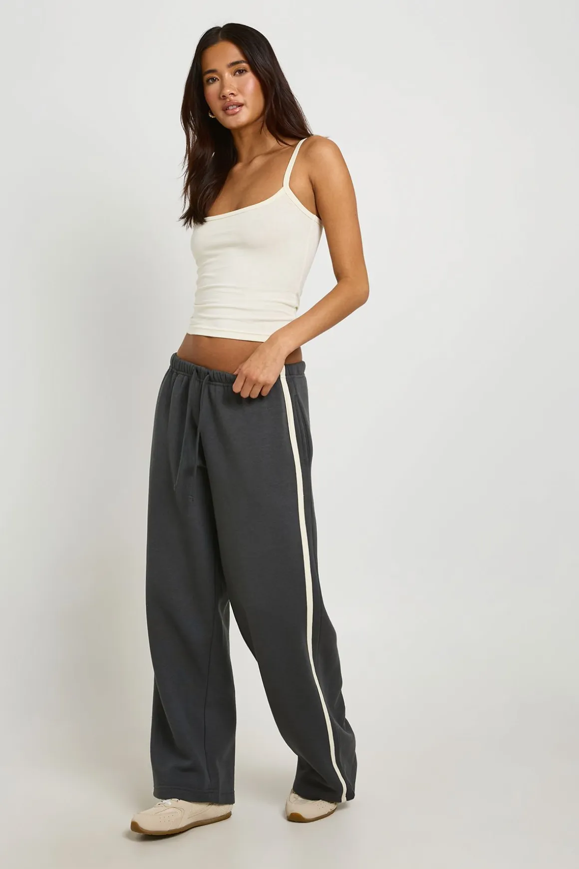 Ensemble De Survêtement Débardeur À Bretelles Et Pantalon Jogger Rayé