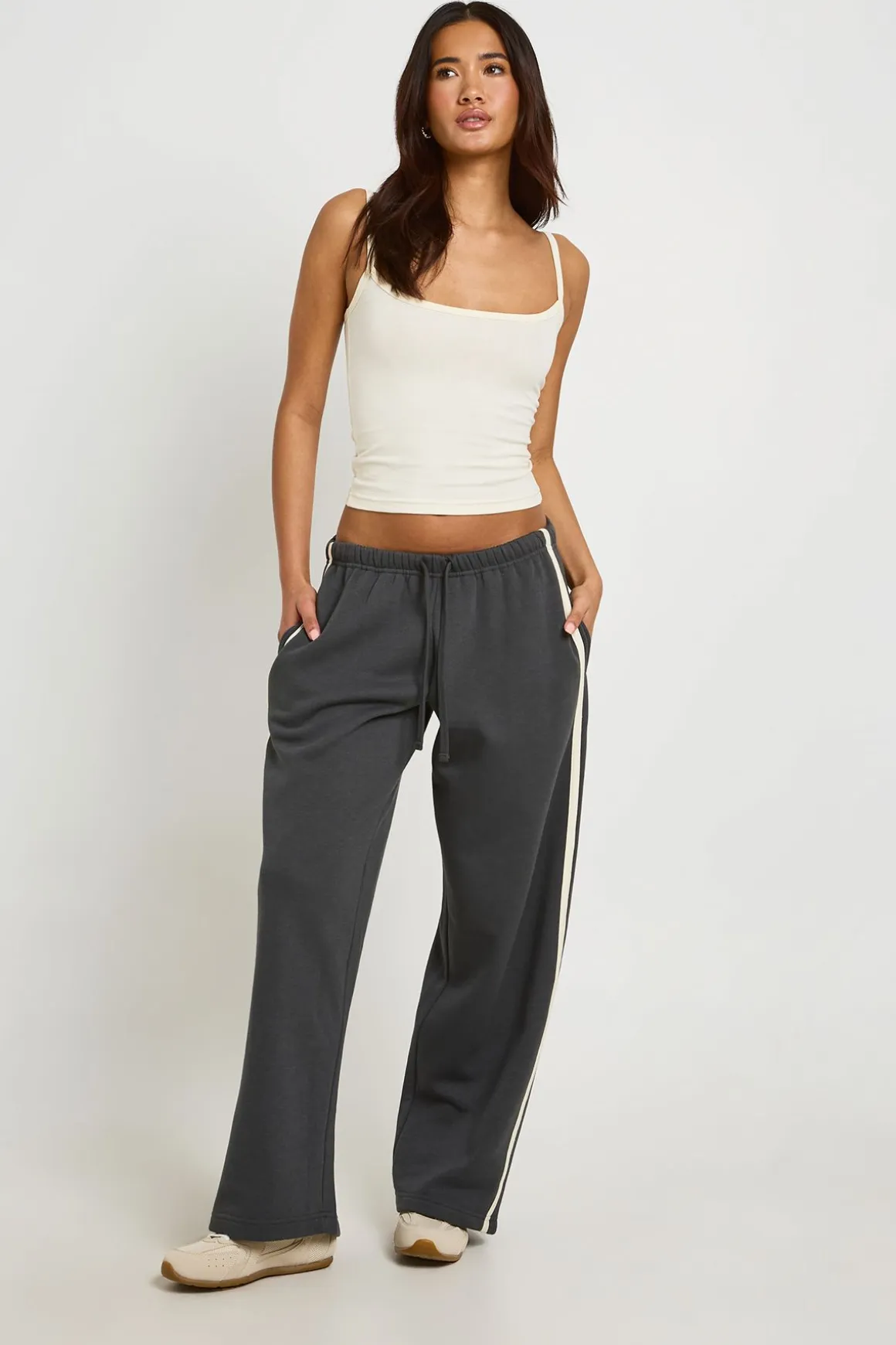 Ensemble De Survêtement Débardeur À Bretelles Et Pantalon Jogger Rayé