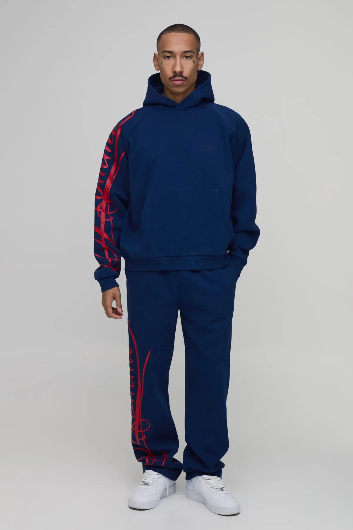 boohooMAN Ensemble De Survêtement Homme Sweat À Casynthétiqueche Oversize Boxy Avec Inscription Et Jogger Décontracté À Ourlet Fendu<Homme Survêtements Grande Taille|Tout Afficher