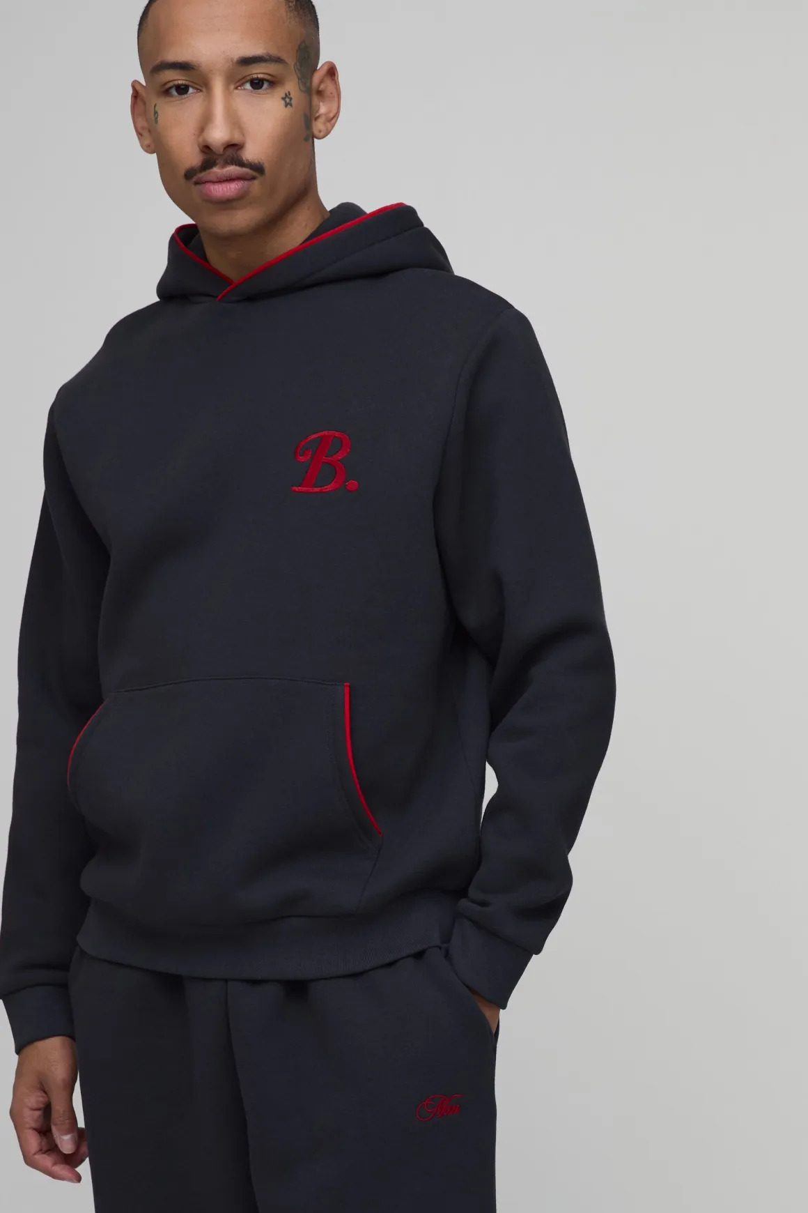 Ensemble De Survêtement Hoodie Brodé B Avec Passepoil Et Jogger Oversize Coupe Regular