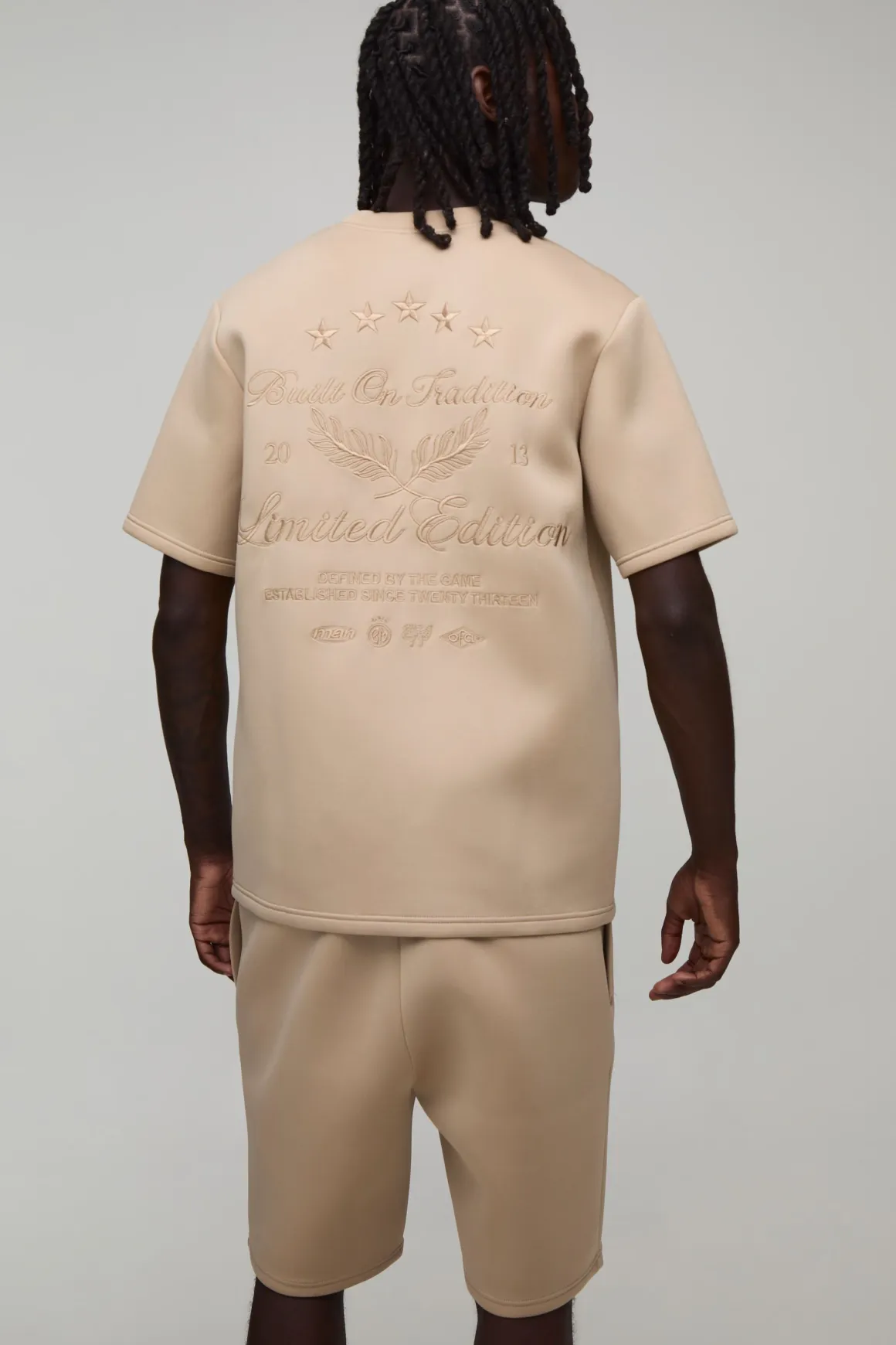 Ensemble Édition Limitée T-shirt Brodé Coupe Regular En Scuba Contrecollé & Short Slim À Pinces