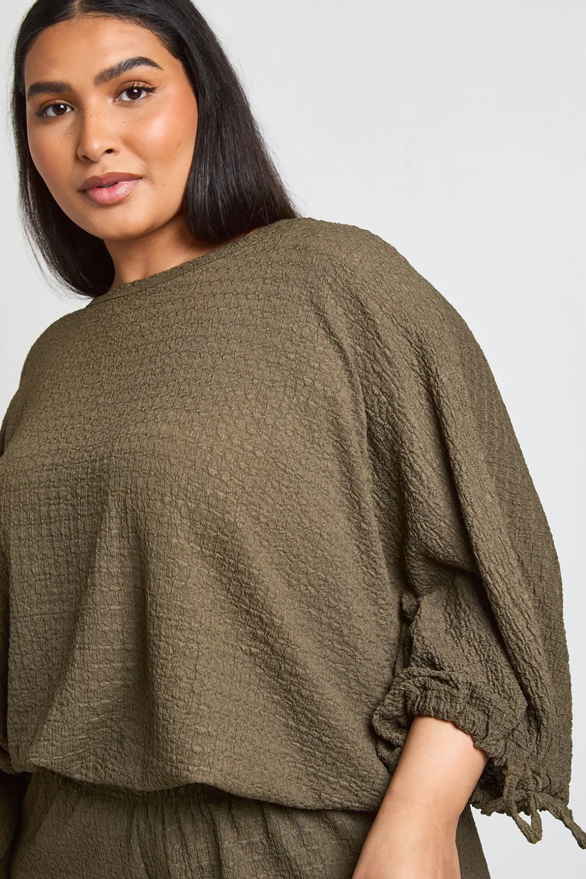 Ensemble Grande Taille Haut Texturé À Manches Froncées Et Ourlet Ballon & Pantalon Large