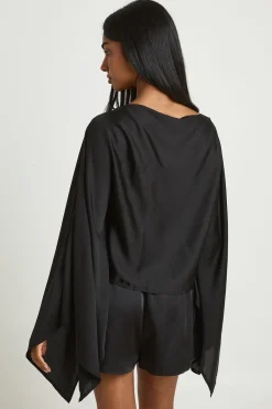 boohoo Ensemble Haut Cape En Satin Et Short Évasé Assorti<Femme Satin Et Dentelle|Ensembles