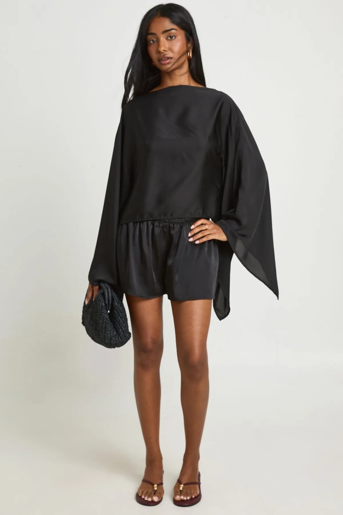 boohoo Ensemble Haut Cape En Satin Et Short Évasé Assorti<Femme Satin Et Dentelle|Ensembles