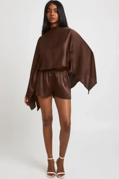 Ensemble Haut Cape Et Short Évasé En Satin