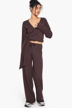 boohoo Ensemble haut drapé côtelé avec détail nouable & pantalon<Femme Looks Chocolat|Ensembles