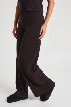 boohoo Ensemble haut à manches cap en côte froissée à fermeture boutonnée et pantalon<Femme Looks Chocolat|Ensembles