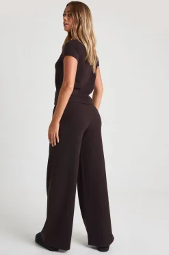 boohoo Ensemble haut à manches cap en côte froissée à fermeture boutonnée et pantalon<Femme Looks Chocolat|Ensembles