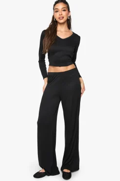 Ensemble haut à manches longues en supersoft à col en V avec finitions et pantalon à jambes larges