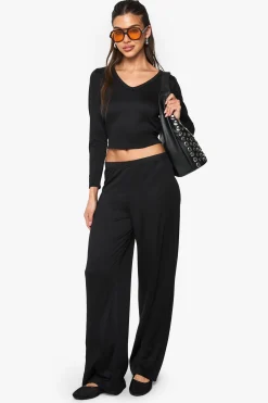 Ensemble haut à manches longues en supersoft à col en V avec finitions et pantalon à jambes larges