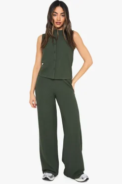 Ensemble haut sans manches boutonné en côtes froissées et pantalon