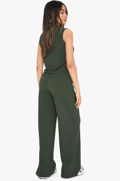 Ensemble haut sans manches boutonné en côtes froissées et pantalon