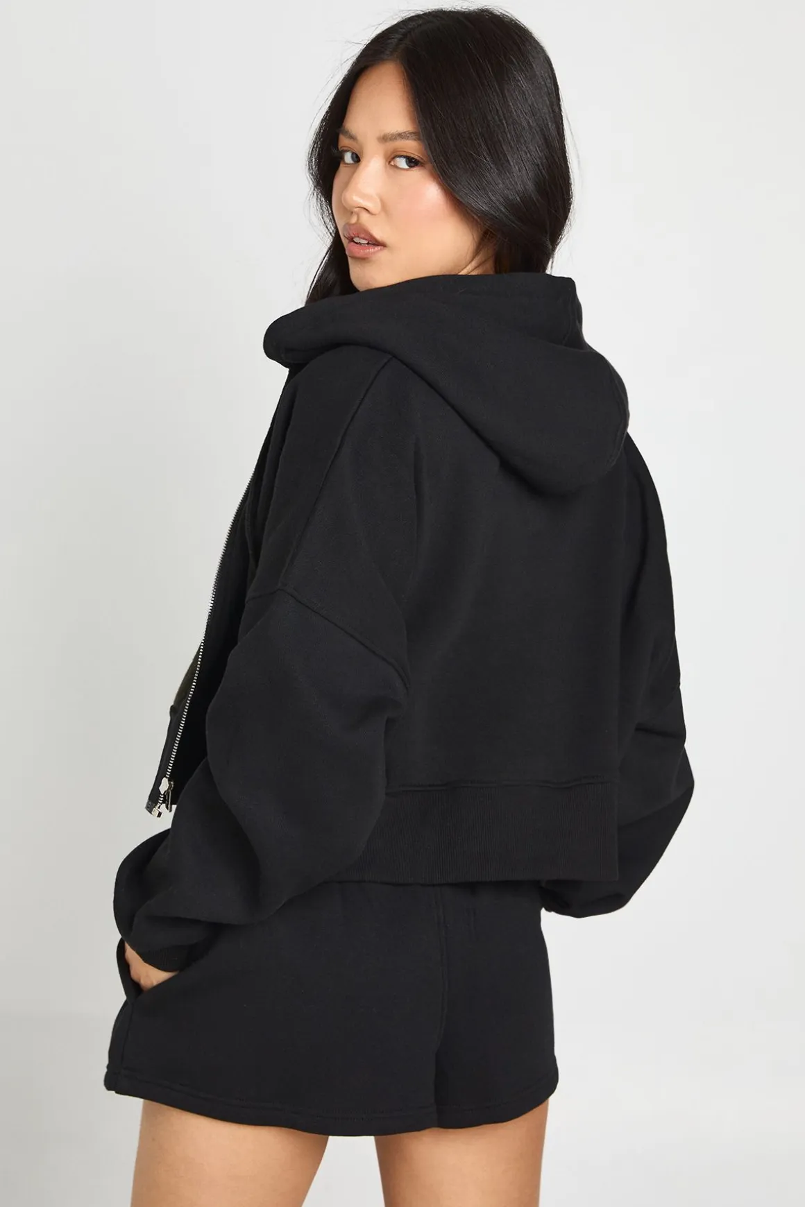 Ensemble Jogging 3 Pièces Petite Avec Veste Zippée Crop Top Et Short À Ourlet Profond