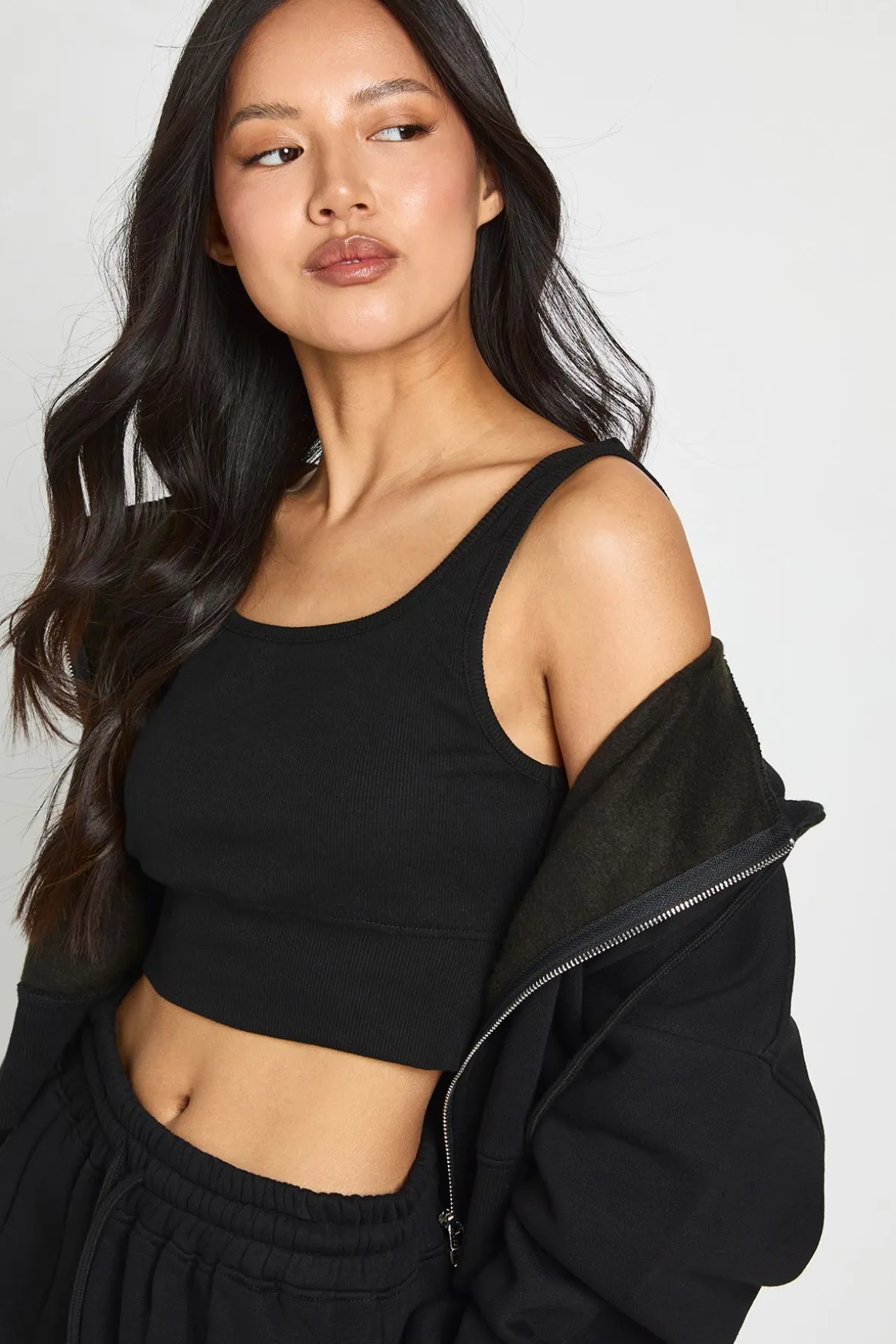 Ensemble Jogging 3 Pièces Petite Avec Veste Zippée Crop Top Et Short À Ourlet Profond