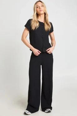 boohoo Ensemble Petite Haut Court À Manches Courtes Avec Boutons Et Pantalon En Côtes Froissées<Femme Ensembles