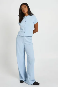 Ensemble Petite Haut À Manches Courtes Avec Boutons Et Pantalon En Côtes Froissées