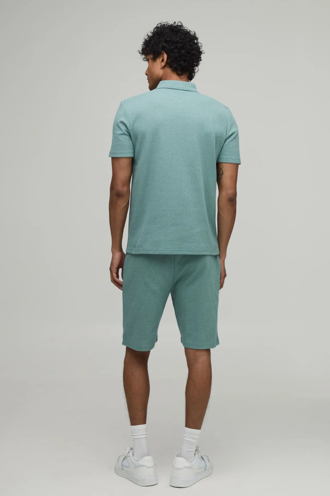 Ensemble Polo Et Short Ajusté En Tissu Gaufré