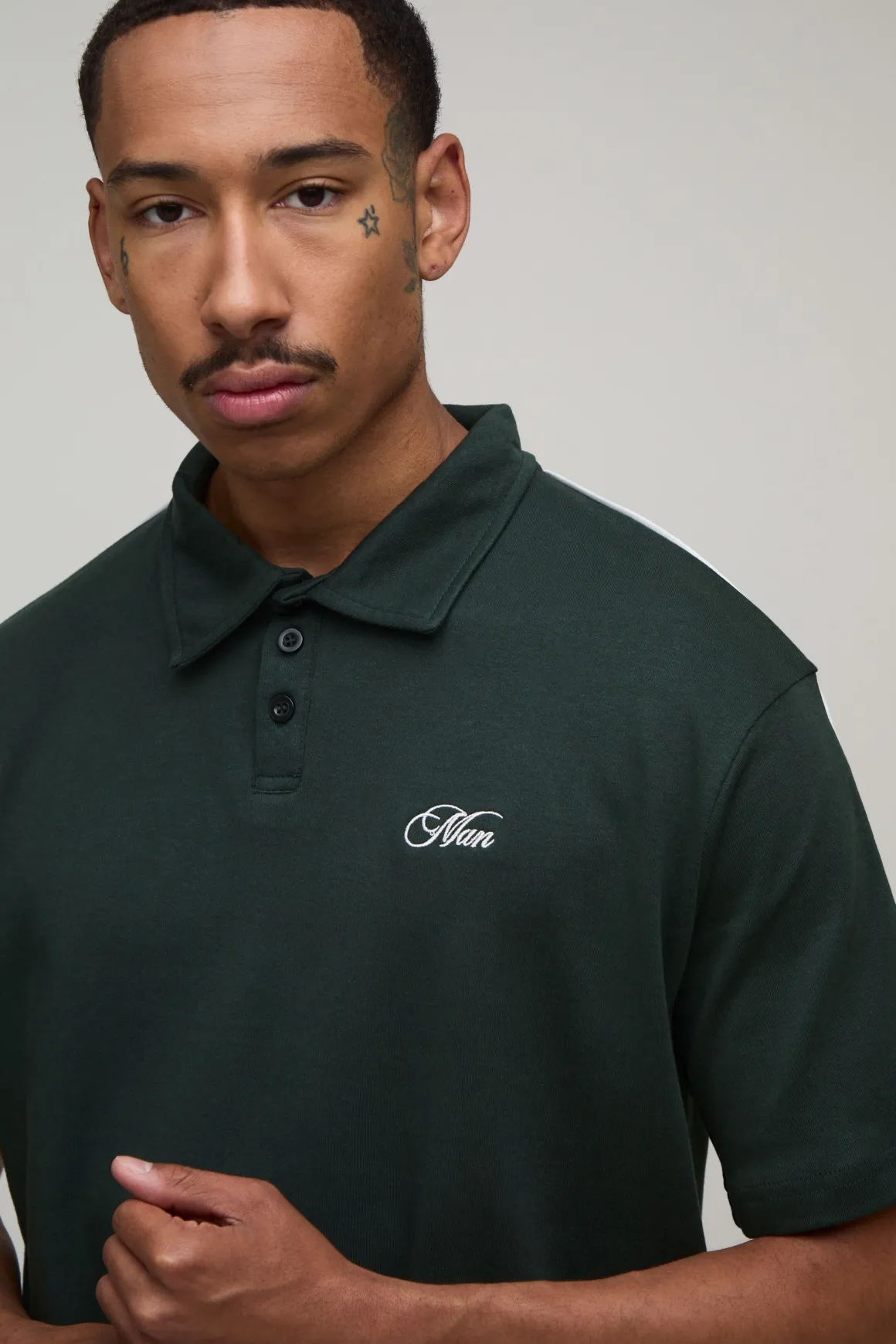 Ensemble Polo Et Short À Manches Courtes Oversize Ample Avec Passepoil Contrastant Et Broderie