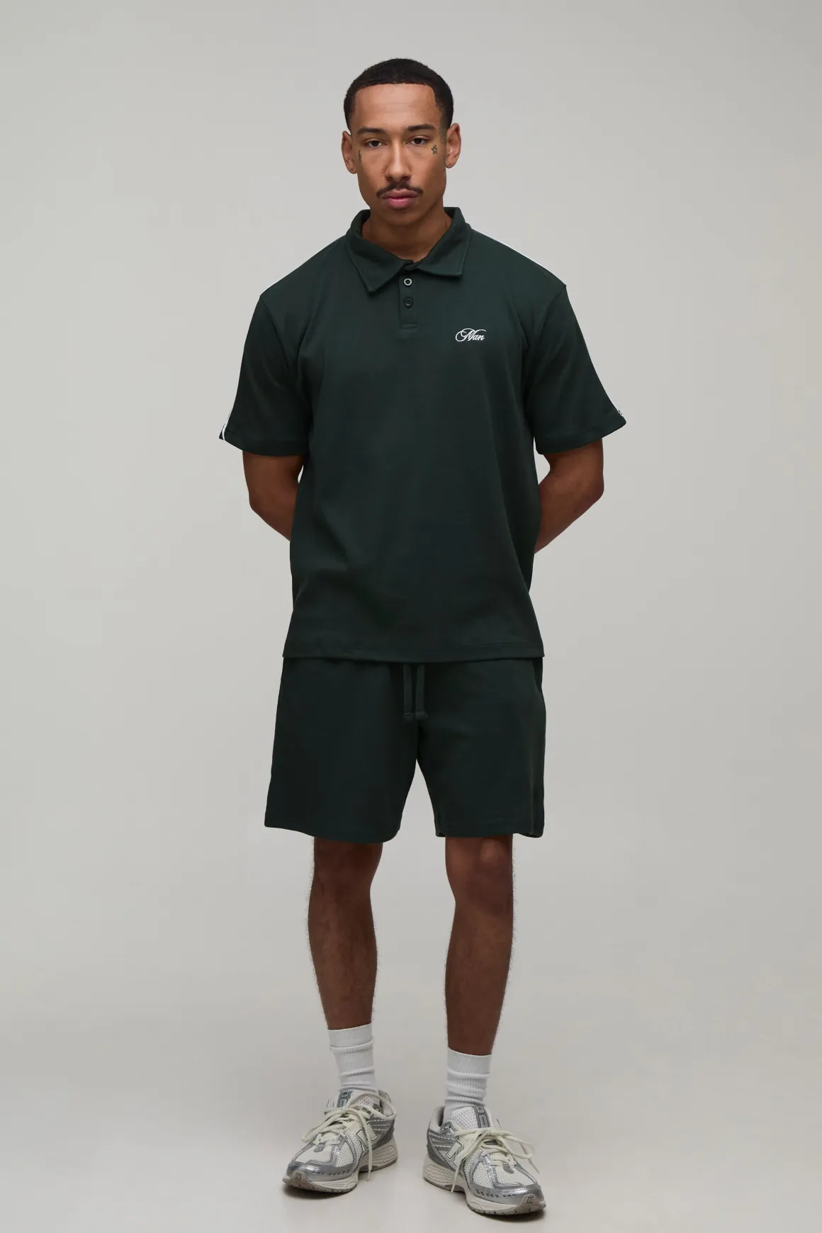 Ensemble Polo Et Short À Manches Courtes Oversize Ample Avec Passepoil Contrastant Et Broderie