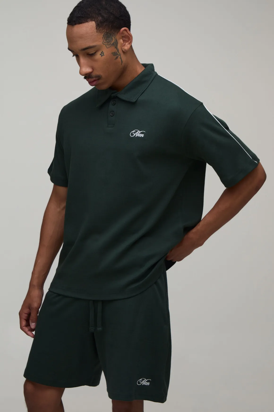 Ensemble Polo Et Short À Manches Courtes Oversize Ample Avec Passepoil Contrastant Et Broderie