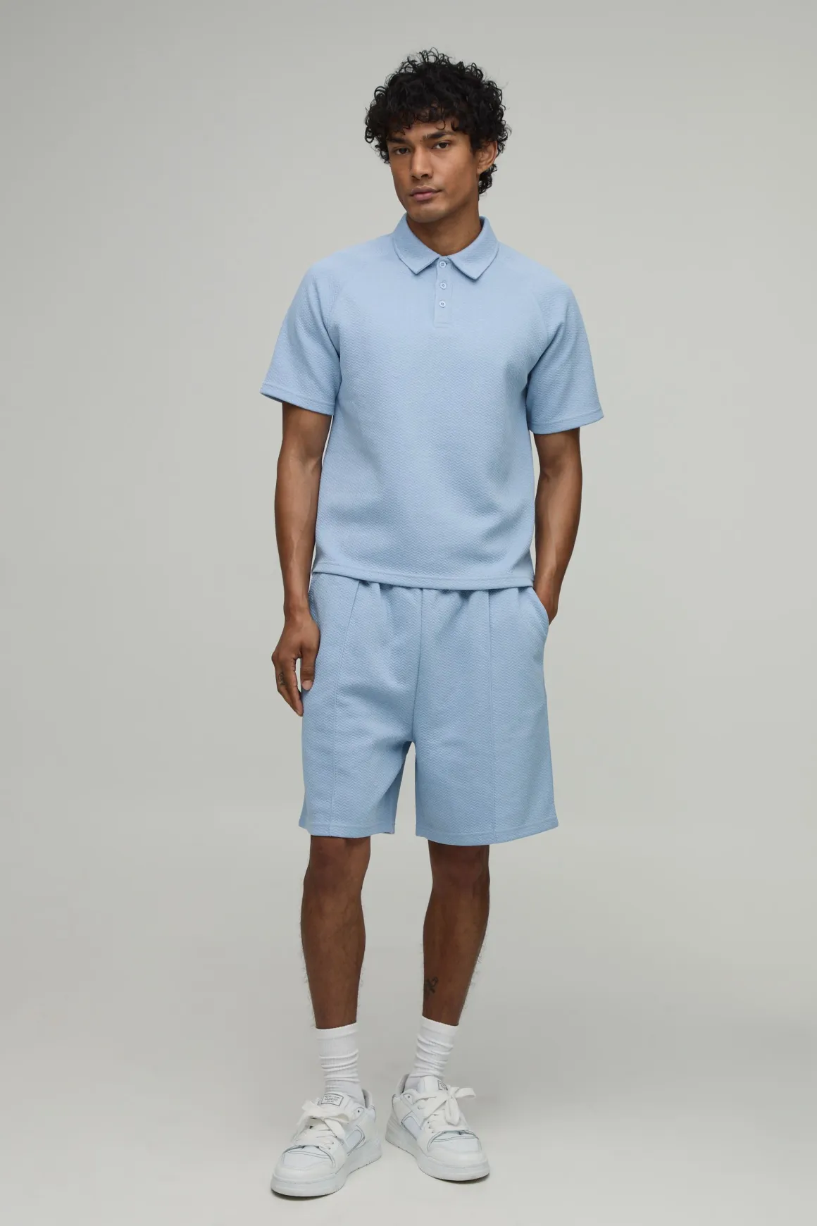 Ensemble Polo Raglan Jacquard Ondulé Ample Et Short À Détails Plissés