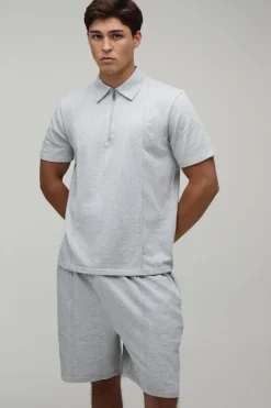 Ensemble Polo À Zip 1/4 Coupe Regular Avec Détails De Coutures Et Short Regular