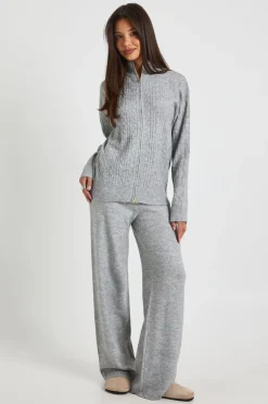 Ensemble pull à col montant en maille torsadée avec fermeture éclair intégrale et pantalon à jambe droite assorti