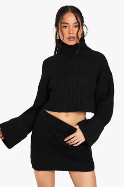 Ensemble pull court en maille surdimensionné à col haut et micro mini jupe
