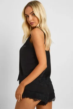 boohoo Ensemble pyjama camisole et short à garniture en dentelle à cils<Femme Satin Et Dentelle|Pyjamas