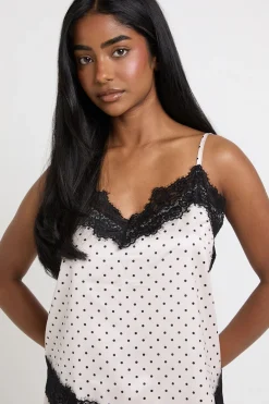 Ensemble Pyjama Caraco Et Pantalon En Satin À Pois Avec Ourlet Asymétrique Et Finitions En Dentelle