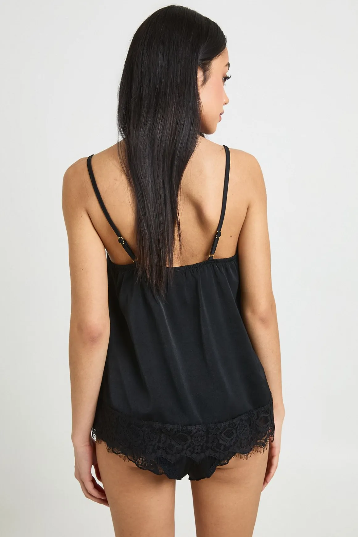 Ensemble Pyjama Caraco Et Short En Satin Avec Empiècements En Dentelle