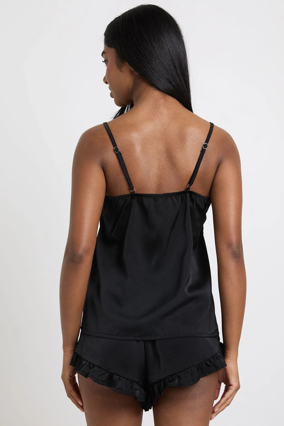 Ensemble Pyjama Caraco Satiné Et Short À Volant
