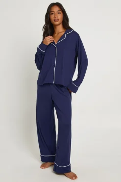 boohoo Ensemble Pyjama Chemise Et Pantalon À Manches Longues Avec Détail Passepoil Petite<Femme Pyjamas