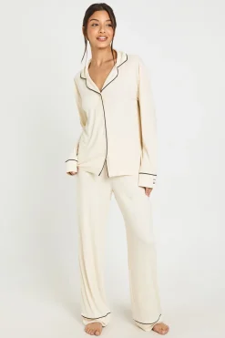Ensemble Pyjama Chemise Et Pantalon À Manches Longues En Côtes Douces Avec Passepoil Contrastant