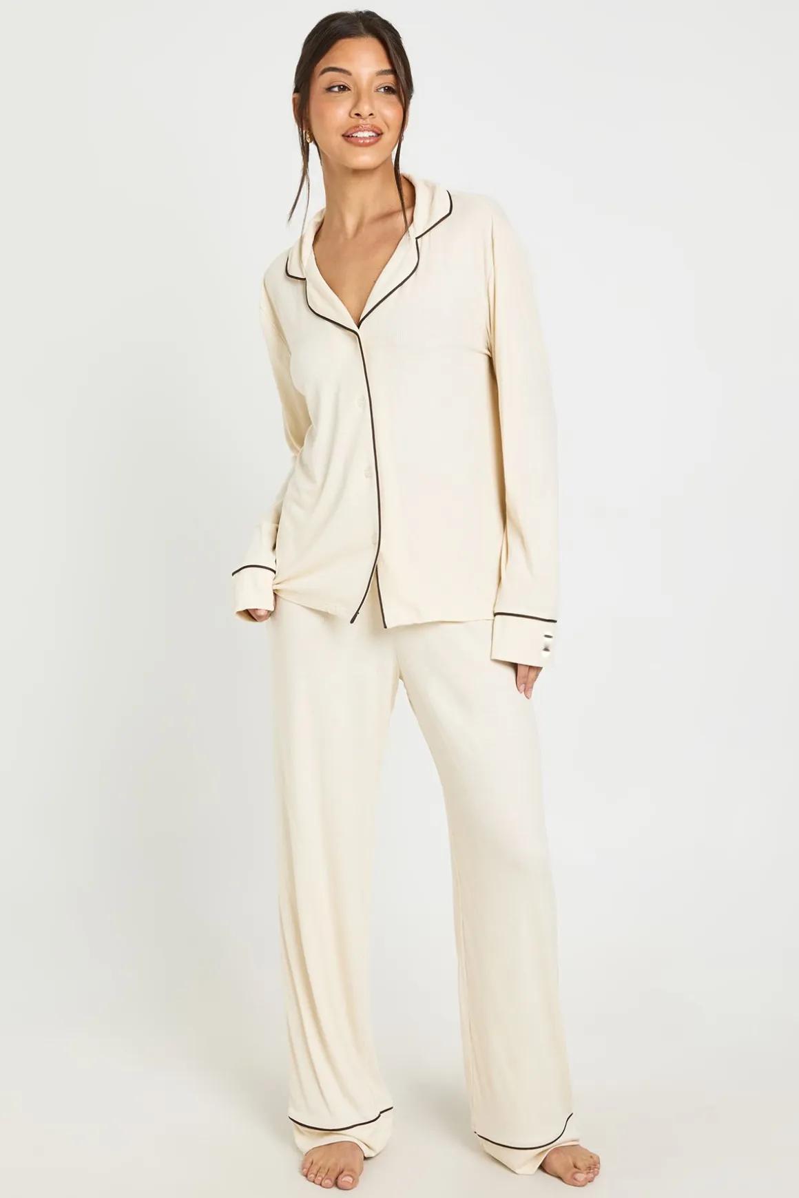 Ensemble Pyjama Chemise Et Pantalon À Manches Longues En Côtes Douces Avec Passepoil Contrastant