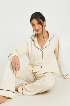 Ensemble Pyjama Chemise Et Pantalon À Manches Longues En Côtes Douces Avec Passepoil Contrastant