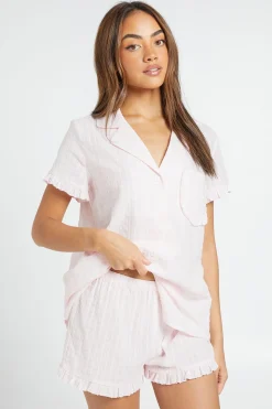 Ensemble Pyjama Chemise Manches Courtes Et Short Avec Détails Volants Texturés