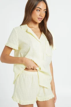 boohoo Ensemble Pyjama Chemise À Manches Courtes Et Short Avec Détails De Volants Texturés<Femme Pyjamas