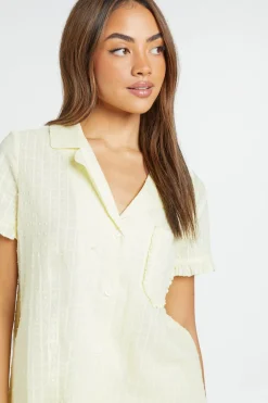 boohoo Ensemble Pyjama Chemise À Manches Courtes Et Short Avec Détails De Volants Texturés<Femme Pyjamas