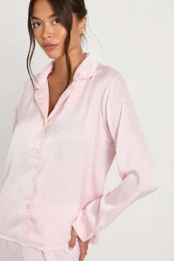 Ensemble Pyjama Chemise À Manches Longues Et Pantalon Avec Détails De Passepoil En Satin