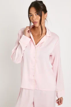 Ensemble Pyjama Chemise À Manches Longues Et Pantalon Avec Détails De Passepoil En Satin