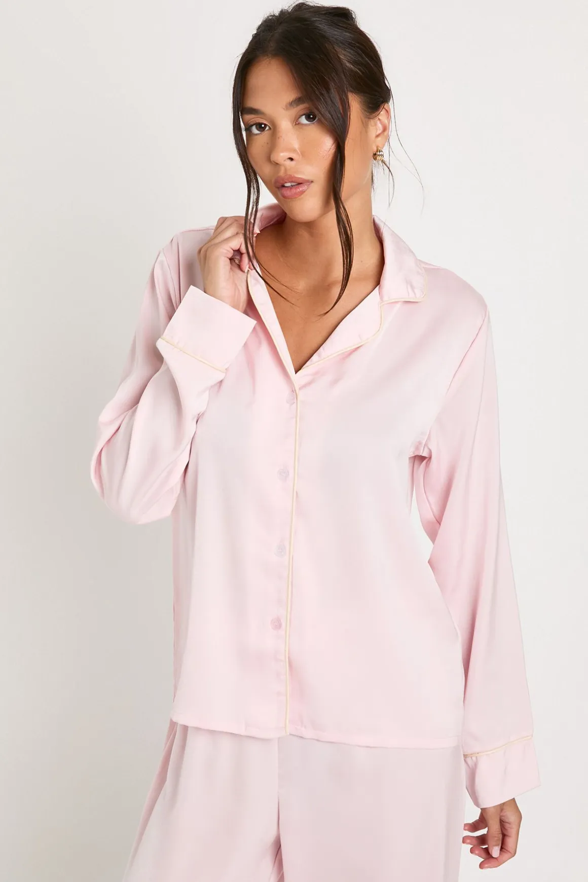Ensemble Pyjama Chemise À Manches Longues Et Pantalon Avec Détails De Passepoil En Satin