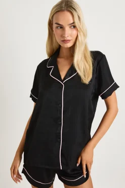 boohoo Ensemble Pyjama Chemise Manches Courtes et Short avec Détails de Passepoil Satiné<Femme Satin Et Dentelle|Pyjamas