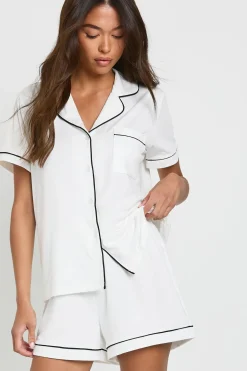 Ensemble pyjama chemise à manches courtes avec détail de passepoil en jersey et short