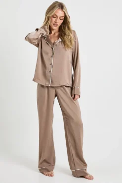 boohoo Ensemble Pyjama Chemise À Manches Longues Et Pantalon Petite Avec Détail De Passepoil En Satin<Femme Satin Et Dentelle|Pyjamas