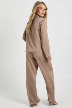 boohoo Ensemble Pyjama Chemise À Manches Longues Et Pantalon Petite Avec Détail De Passepoil En Satin<Femme Satin Et Dentelle|Pyjamas